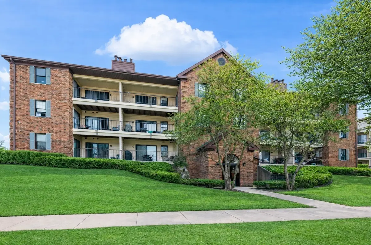 611 Hapsfield Lane #100, Buffalo Grove, IL 60089 - #1