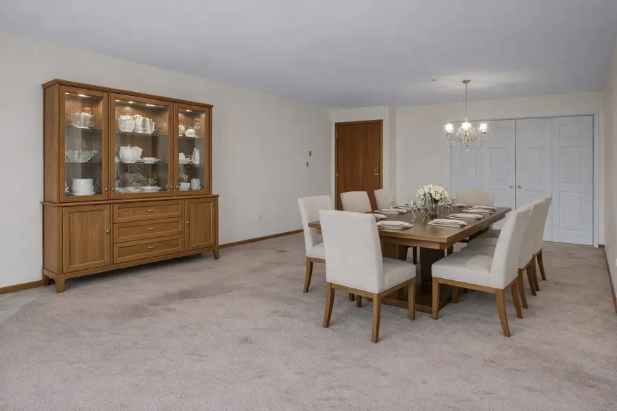 611 Hapsfield Lane #100, Buffalo Grove, IL 60089 - #3