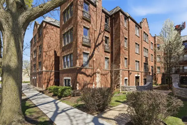 6761 N Artesian Avenue #2H, Chicago, IL 60645