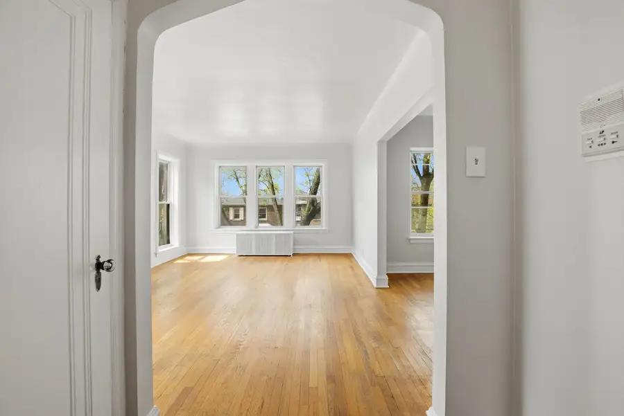 6761 N Artesian Avenue #2H, Chicago, IL 60645 - #3