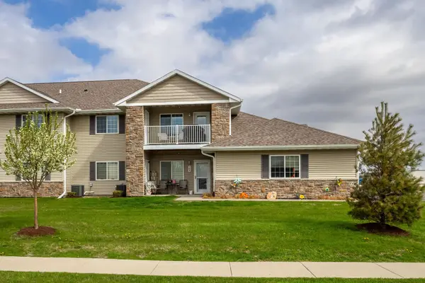 440 E Franklin Street #204, Eldridge, IA 52748