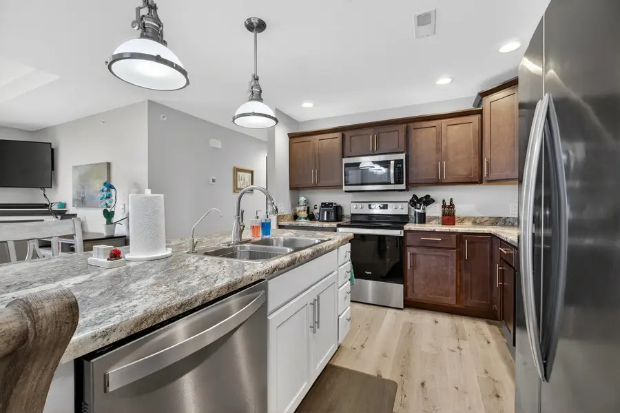 440 E Franklin Street #204, Eldridge, IA 52748 - #3