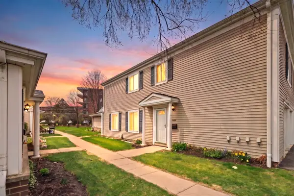 1220 Cove Drive #224D, Prospect Heights, IL 60070