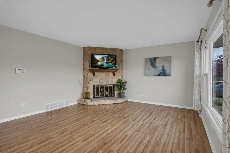 1423 S Busse Road, Mount Prospect, IL 60056 - #3