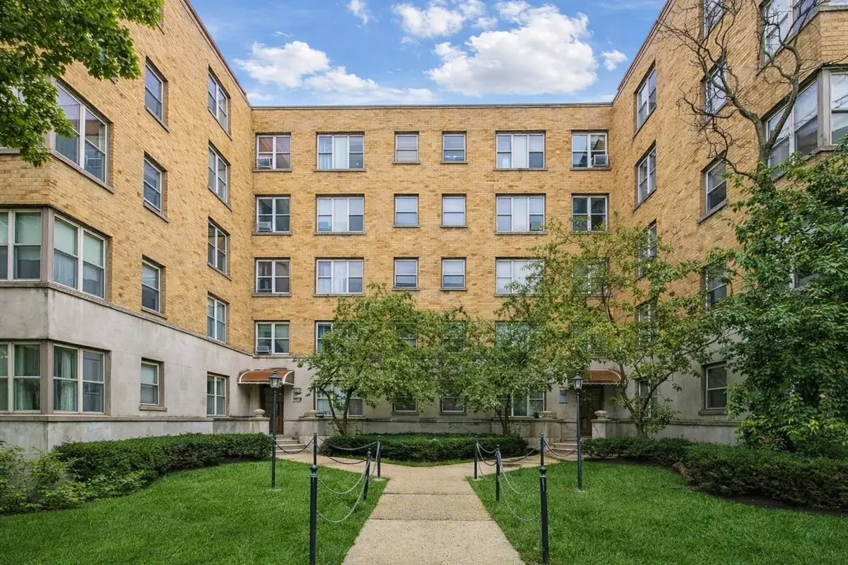 2600 W Balmoral Avenue #402, Chicago, IL 60625 - #1