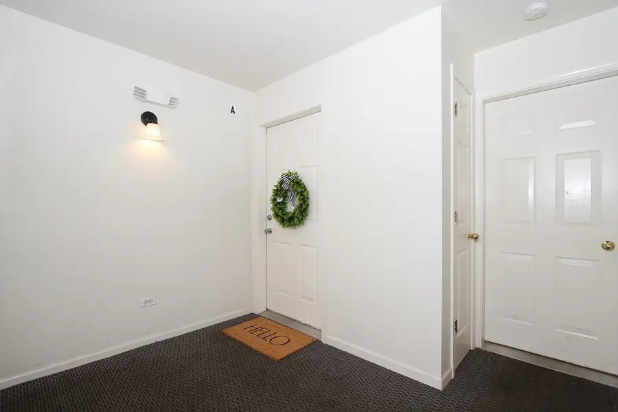 400 Woodview Circle #A, Elgin, IL 60120 - #3