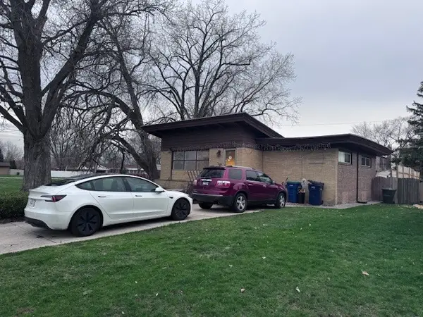 9132 S California Avenue, Evergreen Park, IL 60805