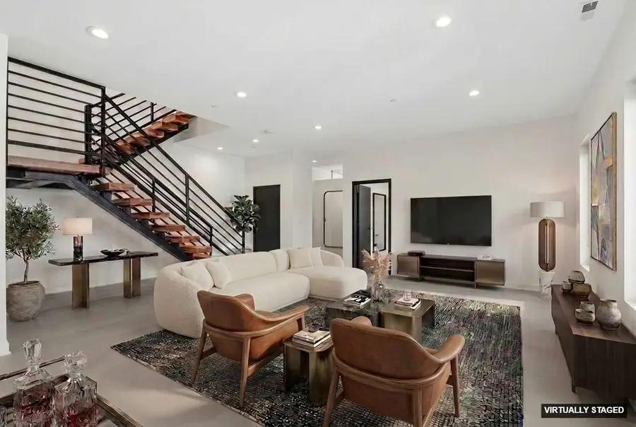 8735 Narragansett Avenue, Morton Grove, IL 60053 - #2