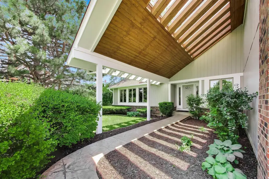 611 W Whiting Lane, Arlington Heights, IL 60004 - #2