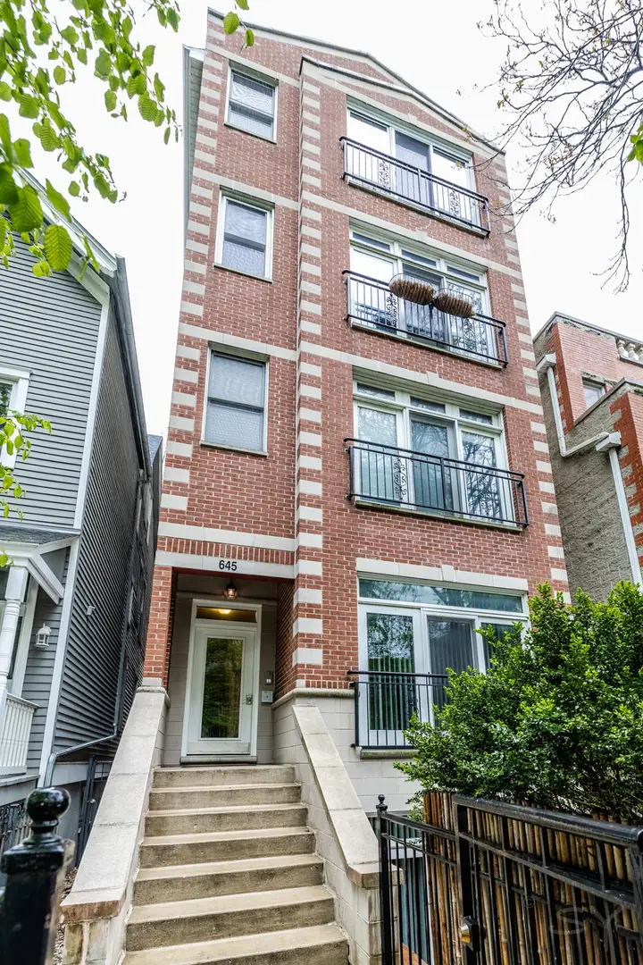 645 W Briar Place #1, Chicago, IL 60657 - #1