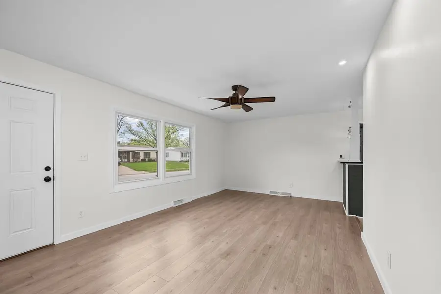 933 34th Avenue, East Moline, IL 61244 - #2