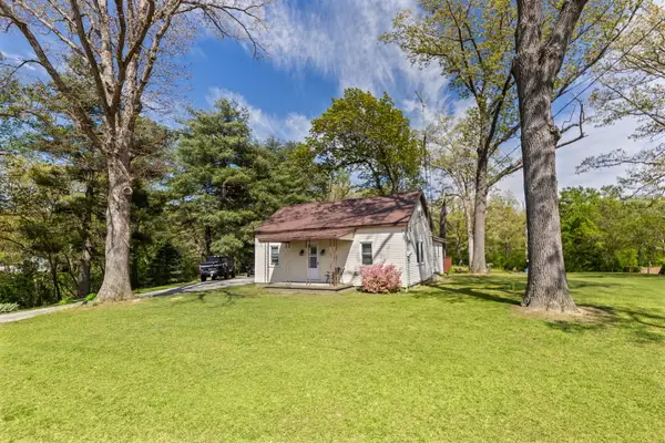 1140 Race Track Road, Centralia, IL 62801