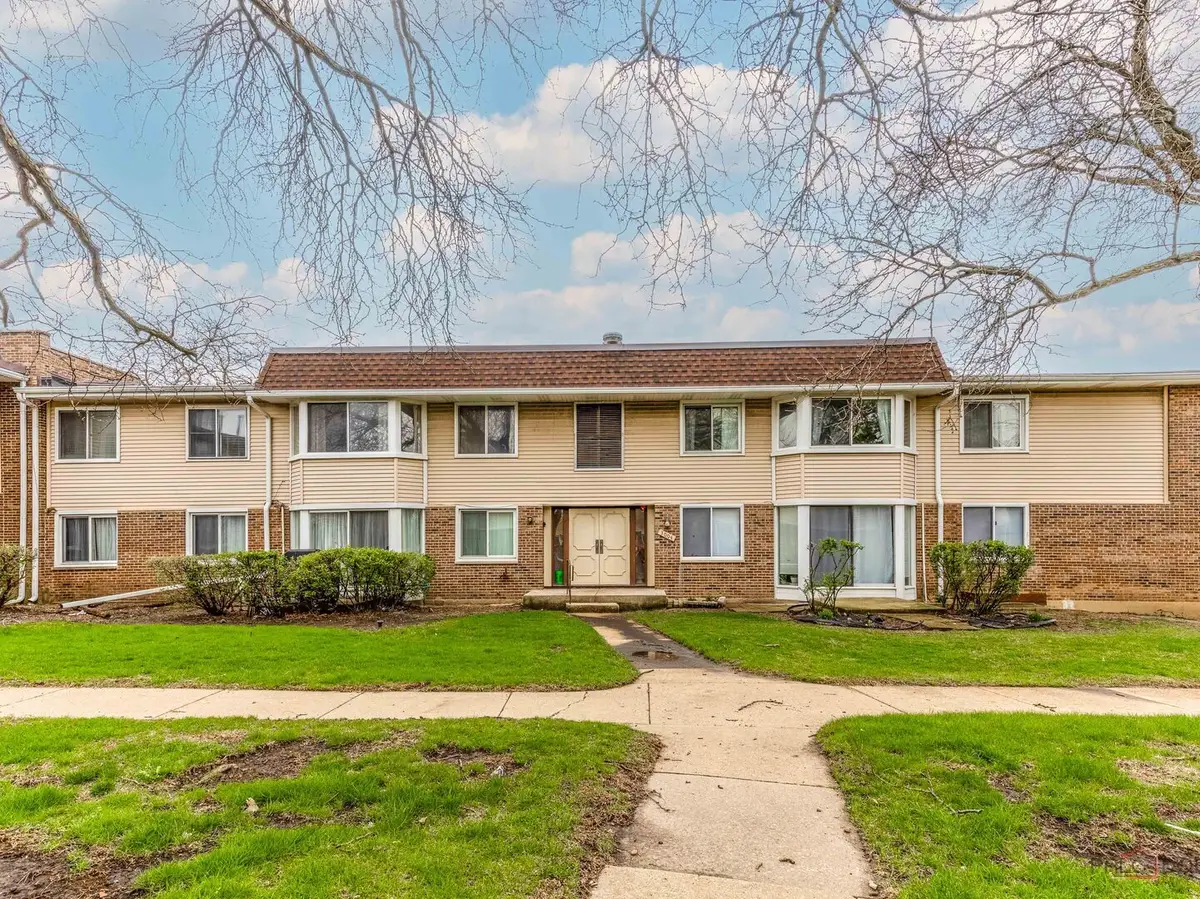 3004 Roberts Drive #8, Woodridge, IL 60517 - #1