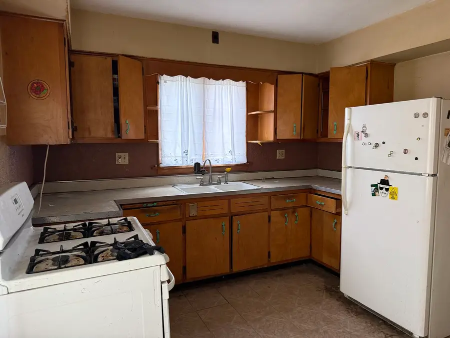 216 E Illinois Avenue, Aurora, IL 60505 - #3