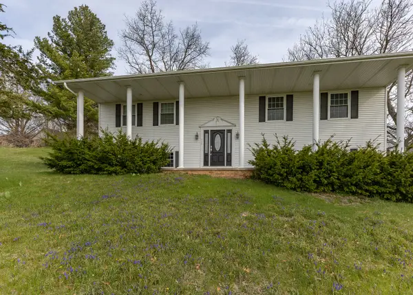 25 Oak Grove Road, Geneseo, IL 61254