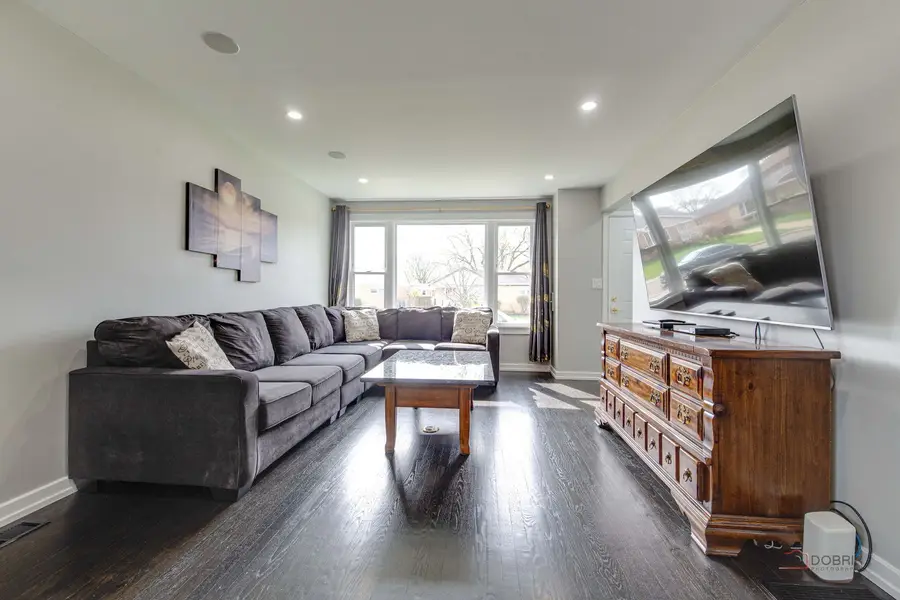 7745 N Nora Avenue, Niles, IL 60714 - #3