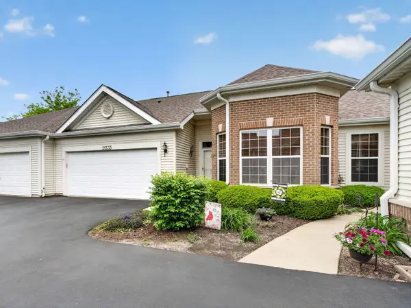 21533 Papoose Lake Court, Crest Hill, IL 60403