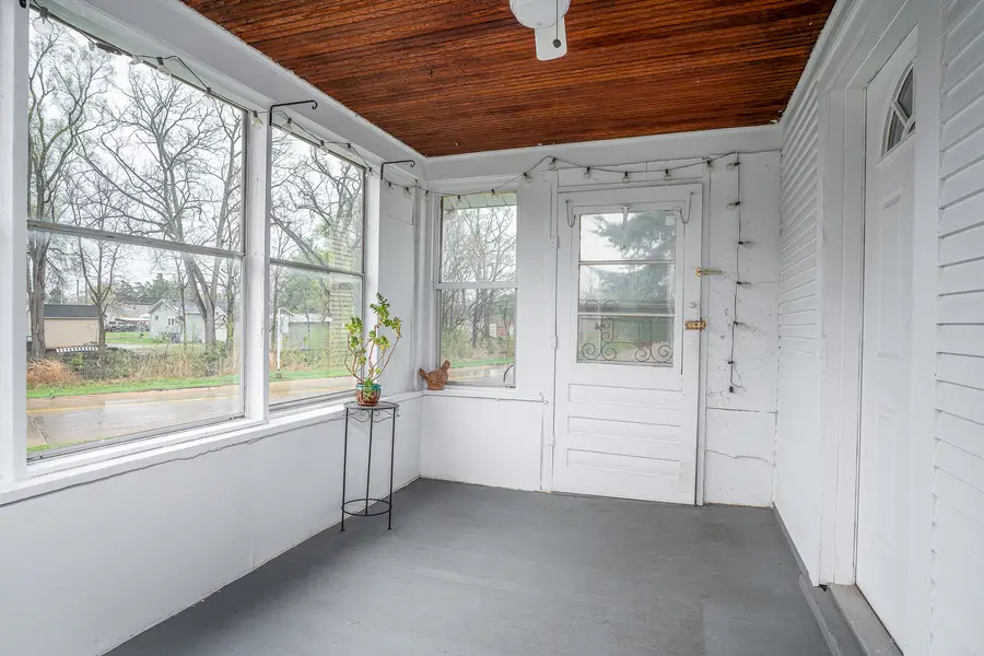 606 Indian Road, Davenport, IA 52802 - #3