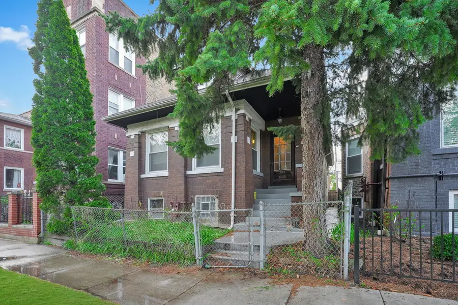3023 W Ainslie Street, Chicago, IL 60625 - #2