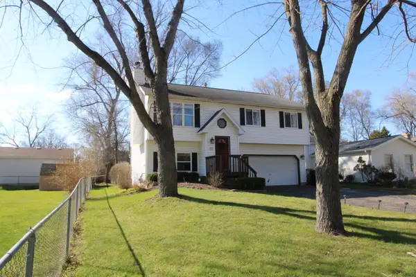 233 S Shore Drive, Island Lake, IL 60042