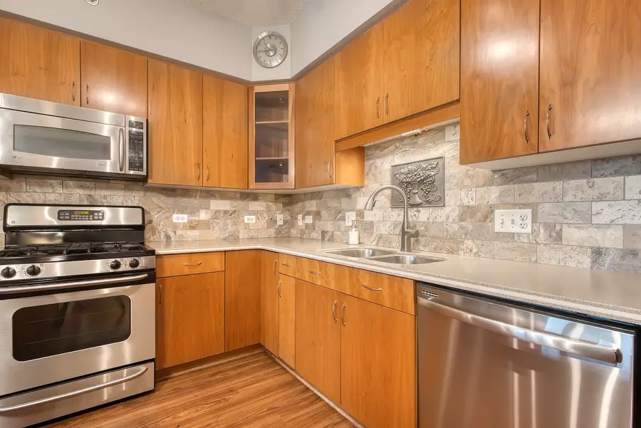 900 Lee Street #202, Des Plaines, IL 60016 - #3