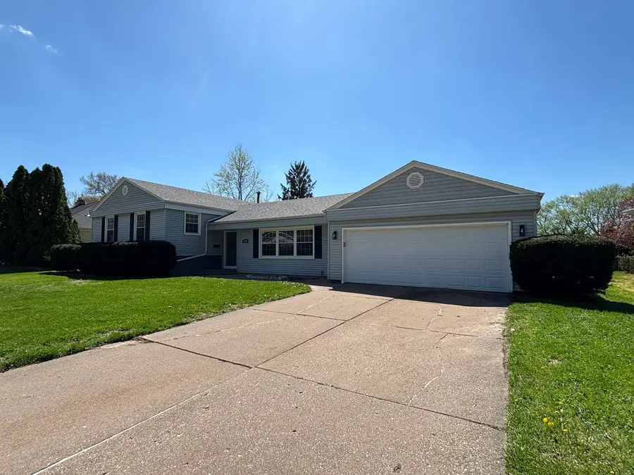 2714 Harmony Drive, Bettendorf, IA 52722 - #2