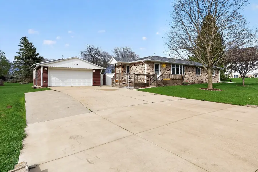 340 W Shaffer Street, Dakota, IL 61018 - #2