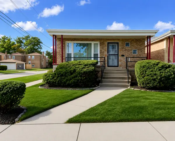 8958 S Oglesby Avenue, Chicago, IL 60617