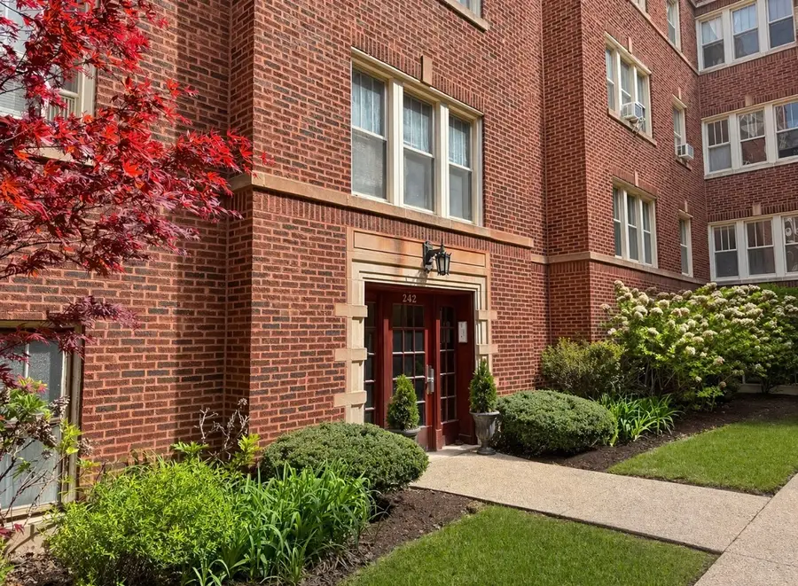 242 S Maple Avenue #1W, Oak Park, IL 60302 - #2