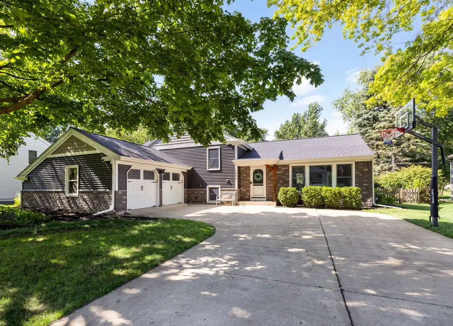 1055 Cardinal Court, Batavia, IL 60510 - #2
