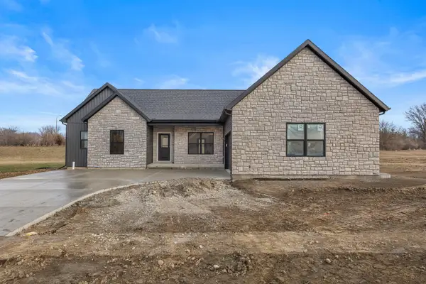 702 N Beacon Hill Circle, Urbana, IL 61802