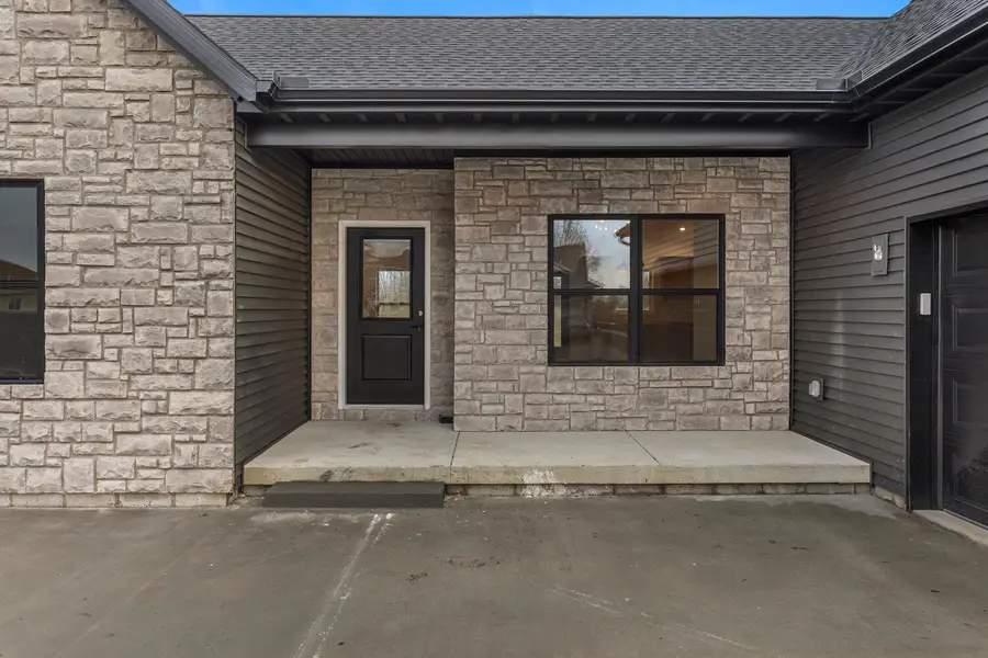 702 N Beacon Hill Circle, Urbana, IL 61802 - #2