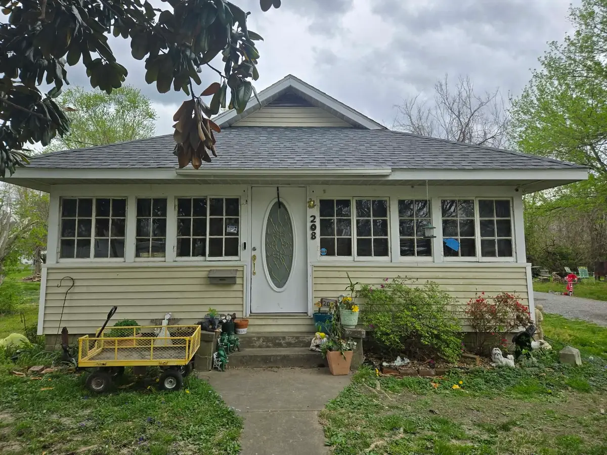 208 W Bryan Street, Herrin, IL 62948 - #1