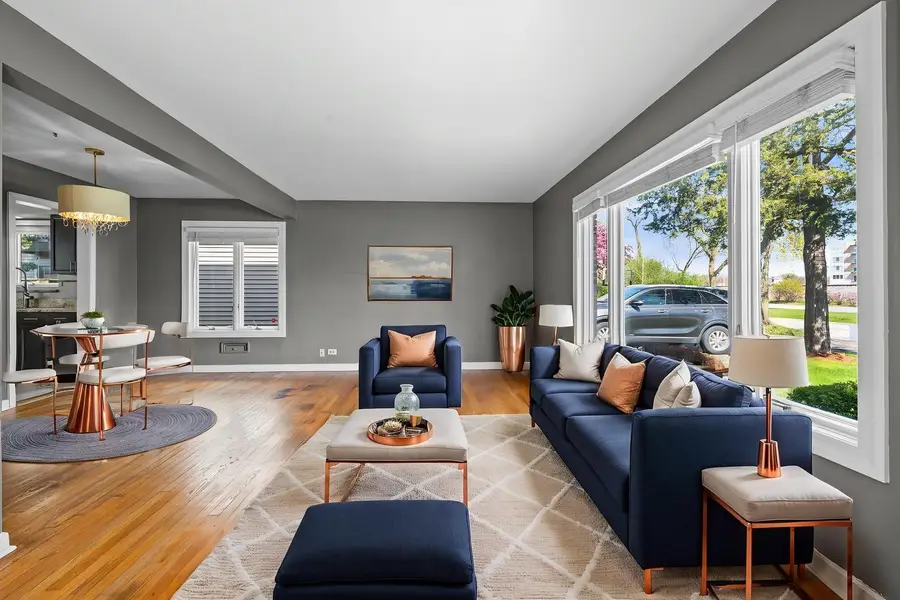 627 E Davis Street, Arlington Heights, IL 60005 - #2