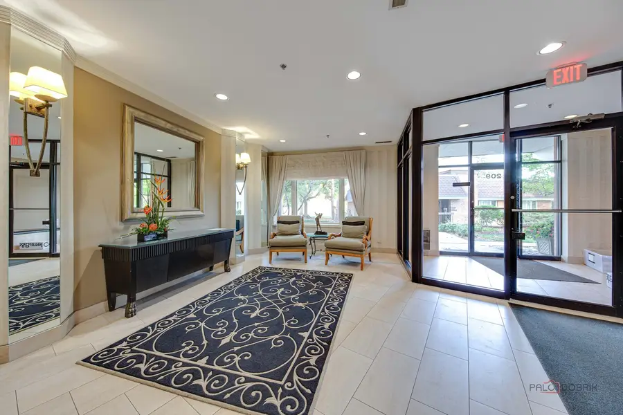 209 Rivershire Lane #203, Lincolnshire, IL 60069 - #3