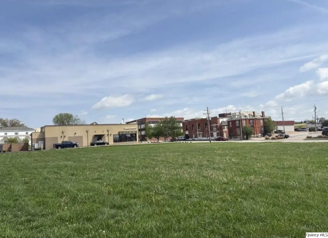 839 Vermont St, Quincy, IL 62301 - #1