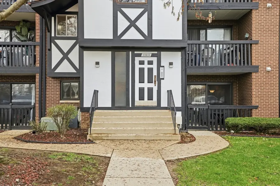 13615 Royal Court #309, Crestwood, IL 60418 - #3