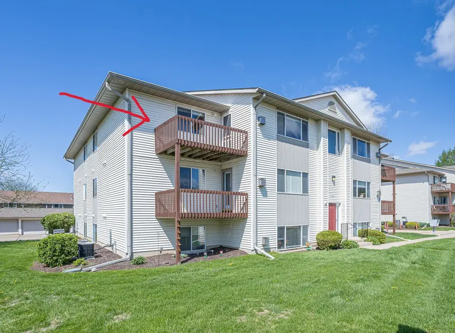 4186 Fairview Drive #9, Bettendorf, IA 52722 - #2