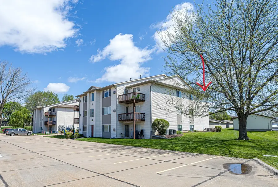 4186 Fairview Drive #9, Bettendorf, IA 52722 - #3