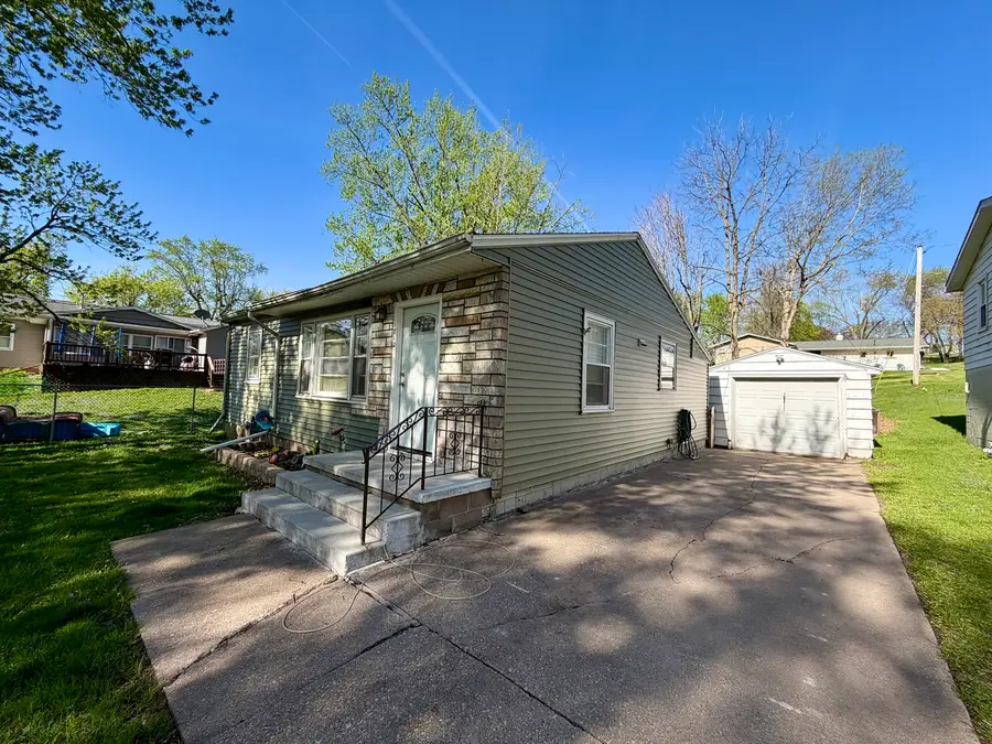 1812 N 6th Street, Clinton, IA 52732 - #2