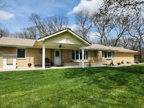 88 Gromer Road, Elgin, IL 60120
