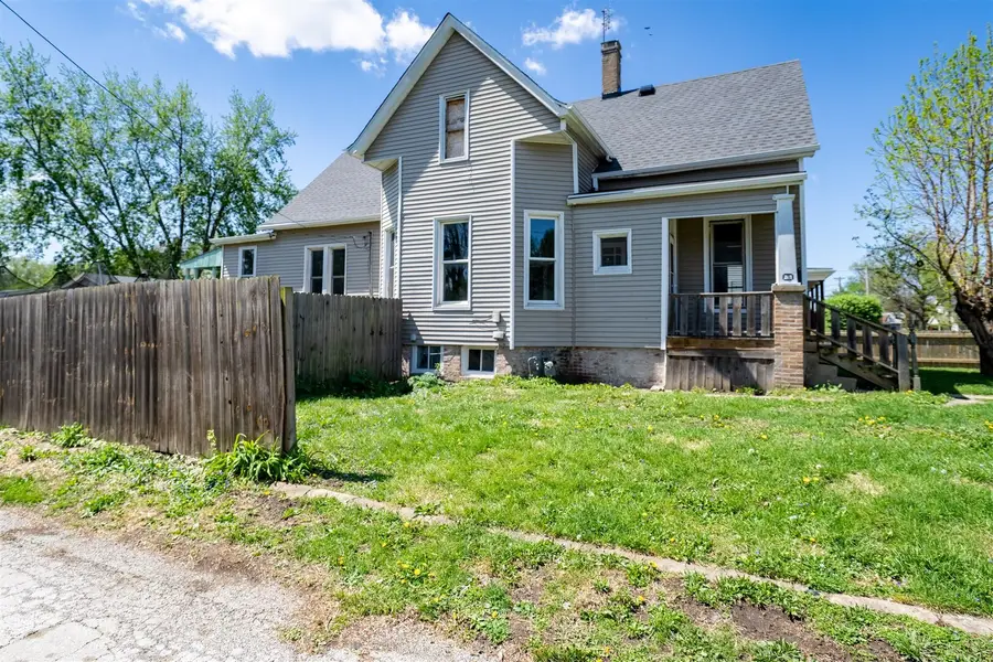 902 W Grove Street, Bloomington, IL 61701 - #2