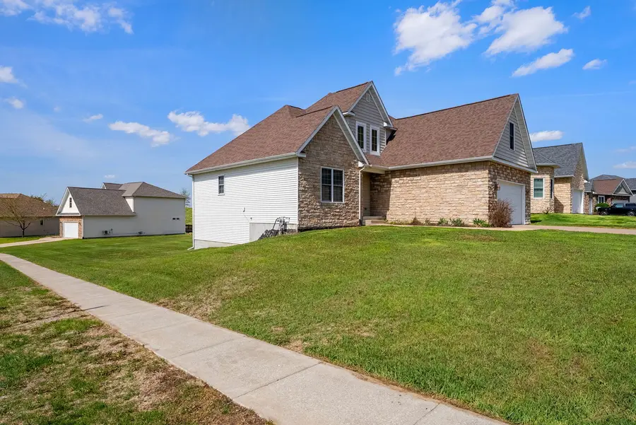 92 Cobblestone Lane, Le Claire, IA 52753 - #3
