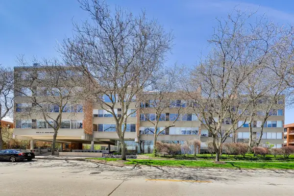 2024 Saint Johns Avenue #301, Highland Park, IL 60035
