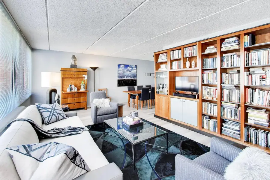 2024 Saint Johns Avenue #301, Highland Park, IL 60035 - #3