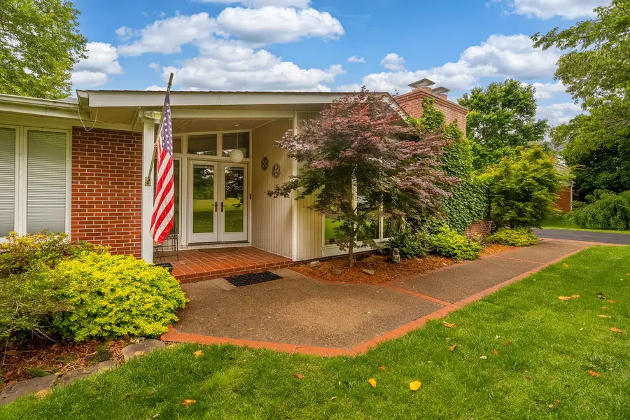 325 Country Club Lane, Harrisburg, IL 62946 - #3