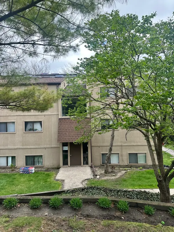 49 Oak Hill Colony #5, Fox Lake, IL 60020