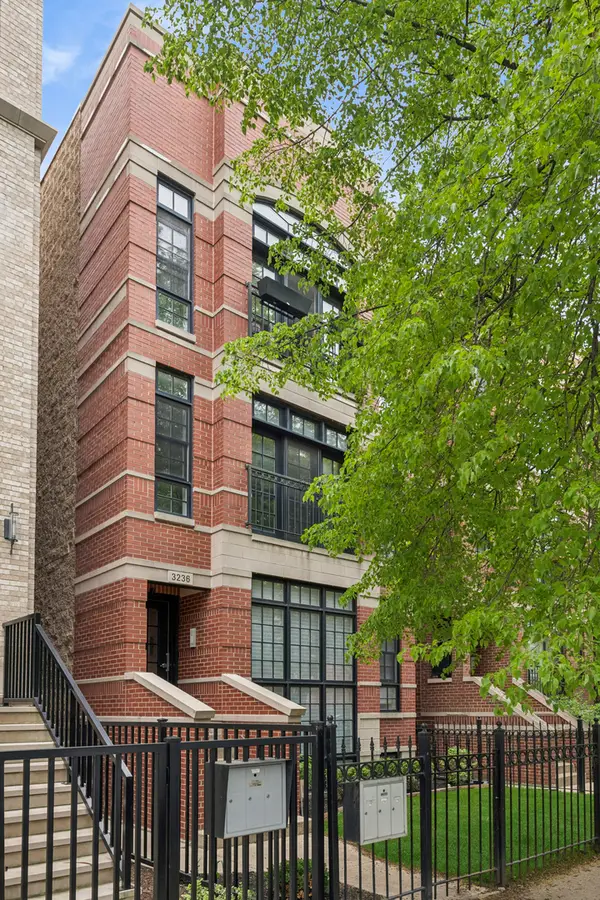 3236 N Kenmore Avenue #1, Chicago, IL 60657