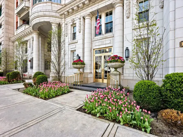 199 E Lake Shore Drive #8W, Chicago, IL 60611