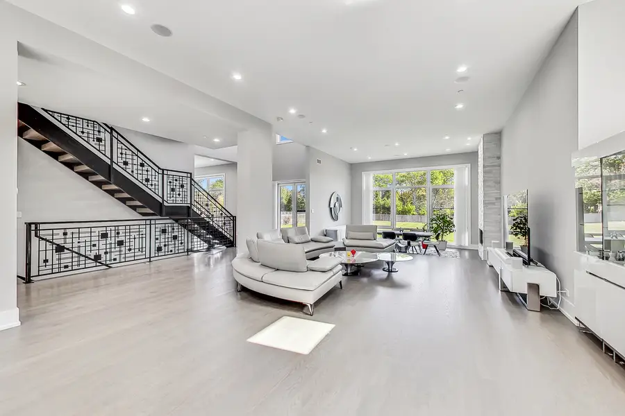 1331 Pfingsten Road, Northbrook, IL 60062 - #3